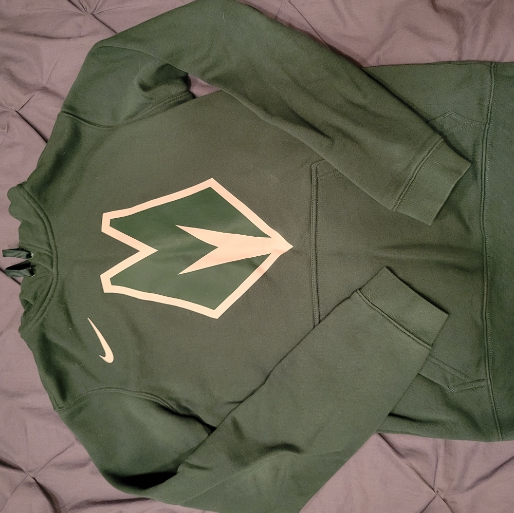 Milwaukee Bucks nike sweatshirt